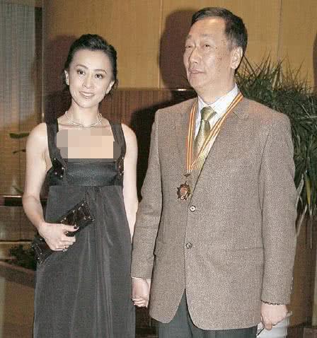 曾馨瑩原來是林心如閨蜜，嫁臺灣首富郭台銘十年了，原來她仍無權分身家