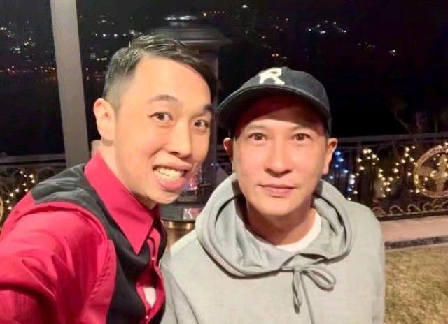 張家輝李克勤阿Sa給楊受成拜年，曝光楊老闆的豪宅花園大如球場！