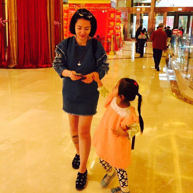  齊秦與雅雅忘年戀近照曝光，兒女雙全，女兒六歲美麗似媽媽