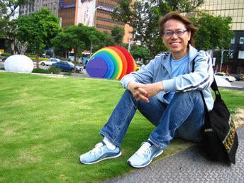 「爺孫戀」上綜藝，李坤城的一個小動作讓主持人看不下去了，網友直呼受不了！