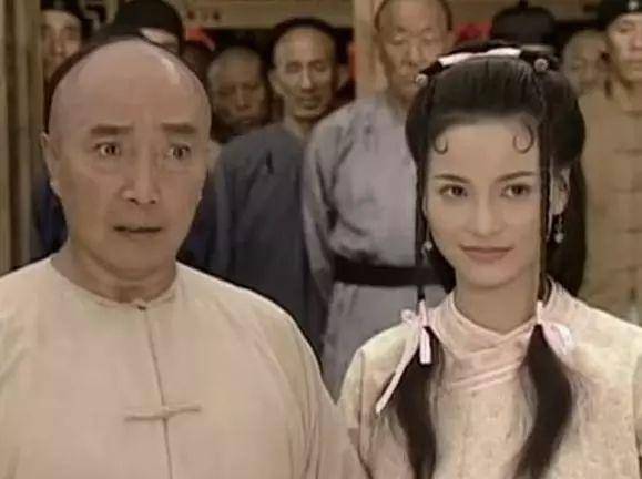 《唐伯虎》功夫巨星中風「妻兒搶財產」…昔日港姐「幫打官司討回鉅款 」 人稱女版古天樂！