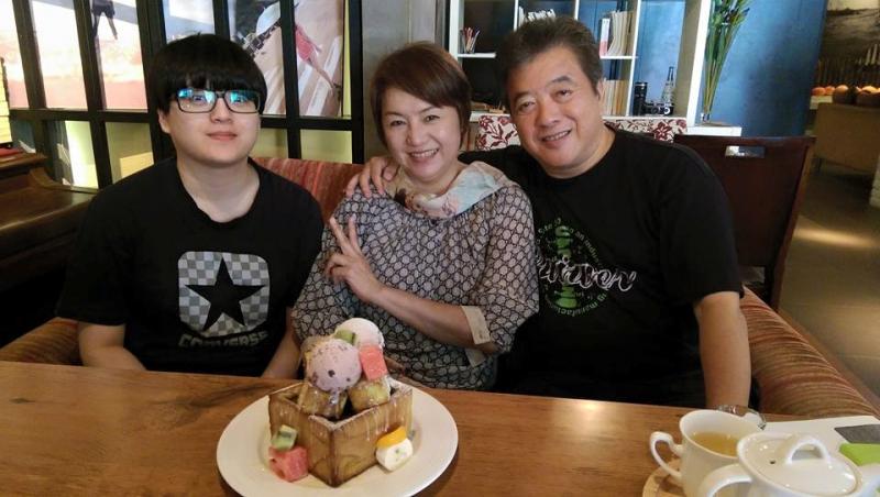 砸800萬換肝救病危妻！妻子被宣告只剩4個月，林在培「一夜白髮」好崩潰：「哭到全身發抖！」