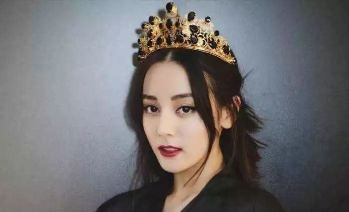 熱巴對視張藝興好甜！不僅如此還得老一輩家長好感：長得好喜慶！