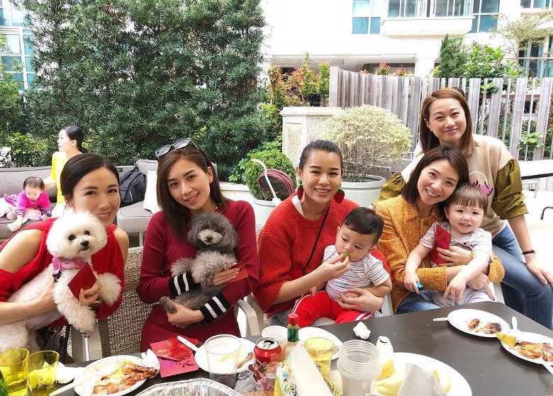 胡杏兒新年BBQ！兒子Brendan肚腩仔凸出來！