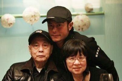 古天樂堅持「與家人同住小平樓」每年帶父母旅行，把「照顧爸媽」視為理所當然，孝行被推崇