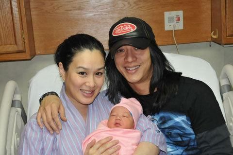 近50歲的鐘麗緹素顏曝光，嬸樣畢露，肚子大得可怕！網友：老公怎麼敢要！