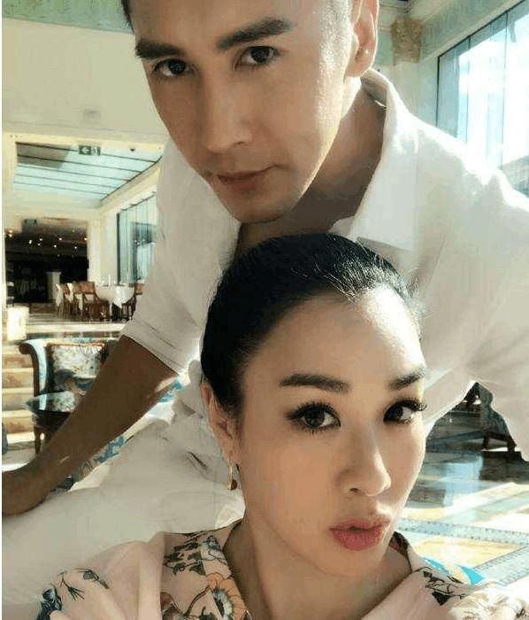 近50歲的鐘麗緹素顏曝光，嬸樣畢露，肚子大得可怕！網友：老公怎麼敢要！