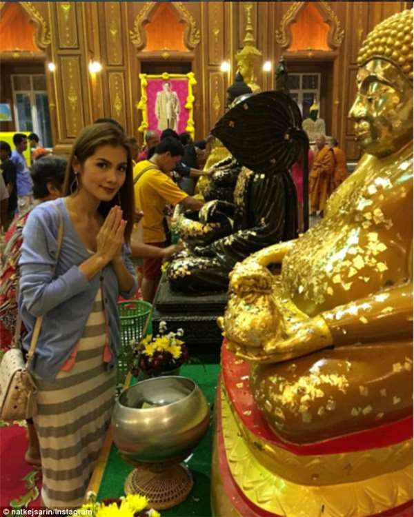 信佛的「泰國女優」息影嫁給72歲富豪成人妻！5年後的離婚發言讓大家覺得女方「扯炸又白目」！