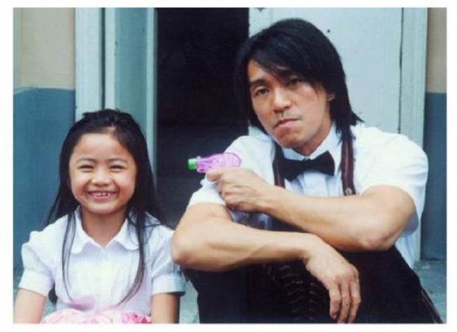 記得13年前《功夫》的小啞女嗎？ 現在22歲的她變「甜美氣質高材生」網讚翻：星爺有眼光❤