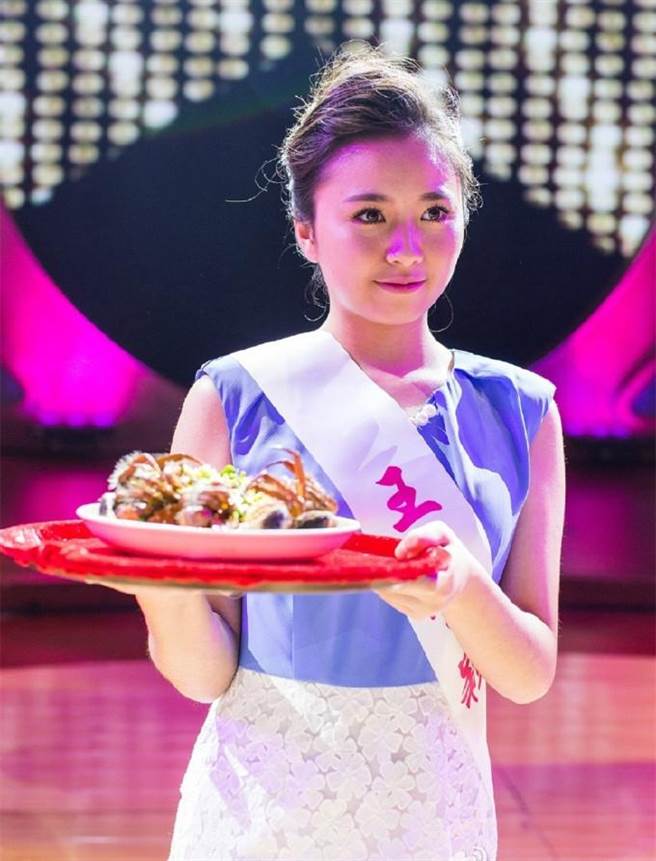 記得13年前《功夫》的小啞女嗎？ 現在22歲的她變「甜美氣質高材生」網讚翻：星爺有眼光❤