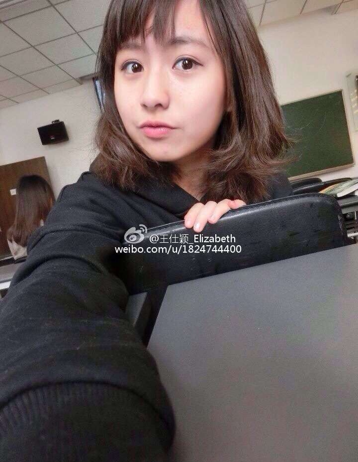 記得13年前《功夫》的小啞女嗎？ 現在22歲的她變「甜美氣質高材生」網讚翻：星爺有眼光❤