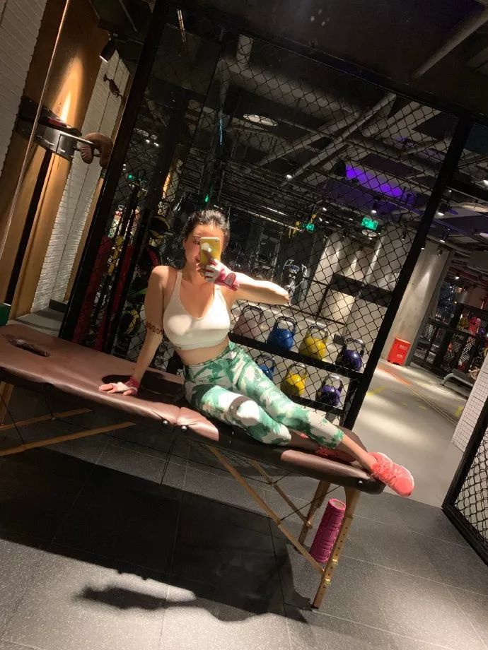 被劉強東帶火的蔣聘婷，到底是什麼樣的魔鬼身材？