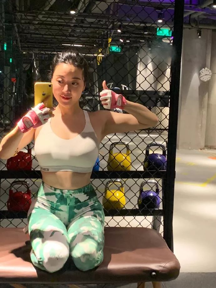 被劉強東帶火的蔣聘婷，到底是什麼樣的魔鬼身材？