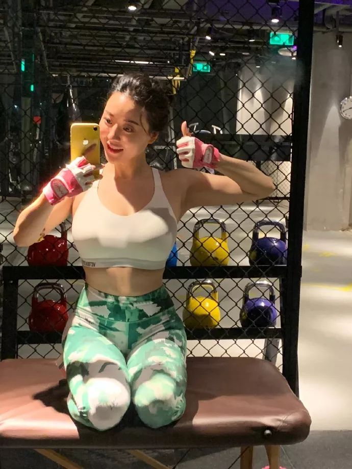 被劉強東帶火的蔣聘婷，到底是什麼樣的魔鬼身材？
