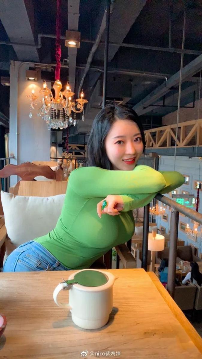 被劉強東帶火的蔣聘婷，到底是什麼樣的魔鬼身材？