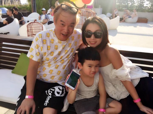 51歲「康康」開心再當爸！他興奮喊：「老婆又懷孕了！」PO出老婆超音波照「寶寶性別曝光」大家狂恭喜！