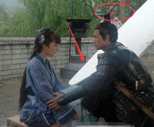 最讓人擔心的穿幫鏡頭，劉亦菲露了啥？保安大哥急忙把人抱走