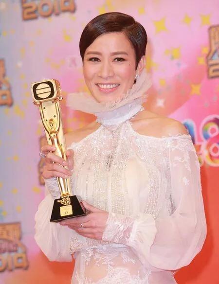 TVB「七魔女」大除夕團年飯聚會，只有她事業成功至今未嫁