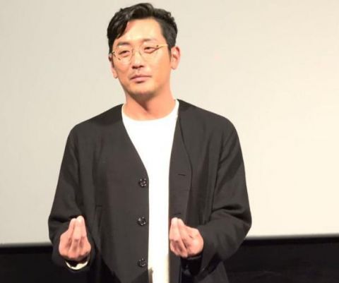 你還在比手指愛心嗎??「最強解怨脈」朱智勳教你最新手勢，保證讓你成為全場焦點!