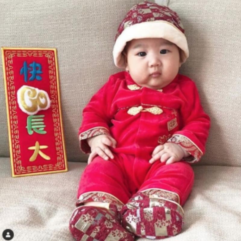 星二代穿新衣賀新年！波妞變得好不一樣！