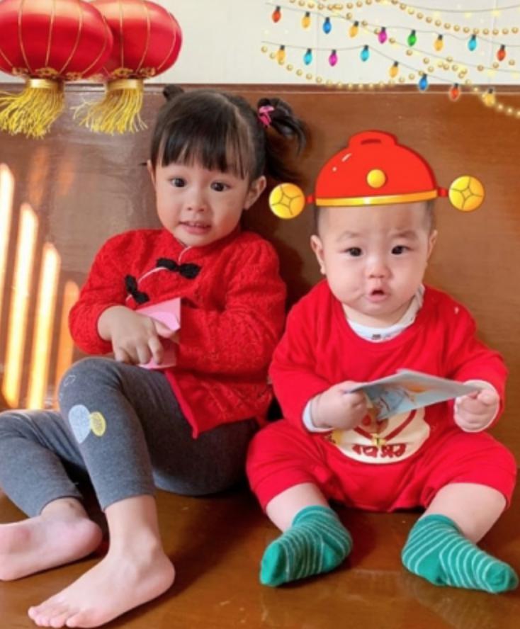 星二代穿新衣賀新年！波妞變得好不一樣！