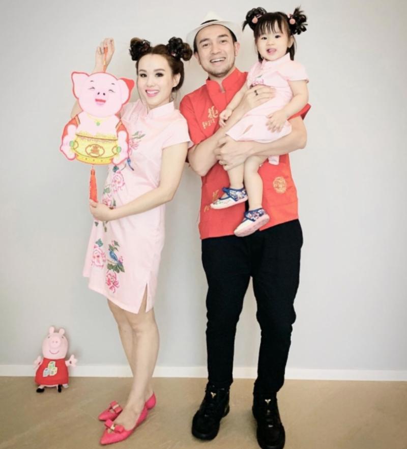 星二代穿新衣賀新年！波妞變得好不一樣！