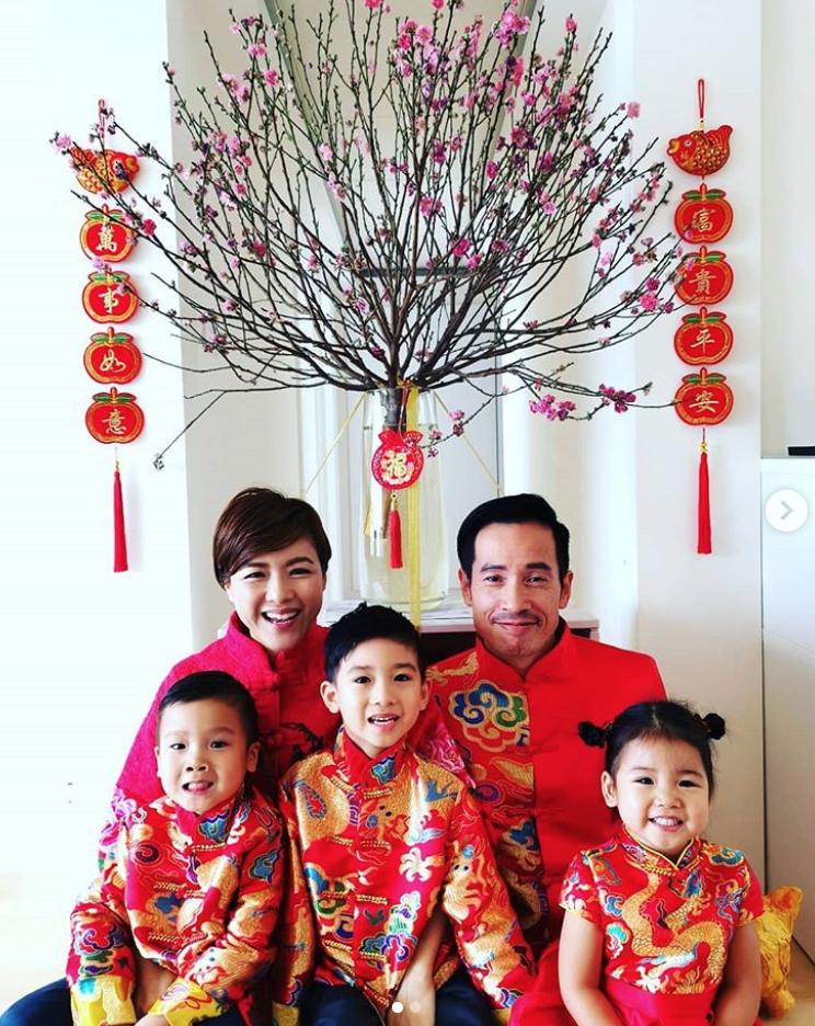 星二代穿新衣賀新年！波妞變得好不一樣！