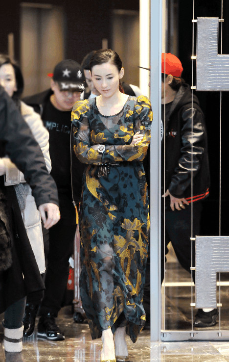 離婚六年，張柏芝終於揭穿和謝霆鋒離婚真相，這下王菲心虛了！