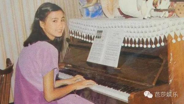  她18歲就紅遍台灣，24歲放棄事業跟富豪私奔，30歲不顧子宮出血救下被綁丈夫...原來她就是...