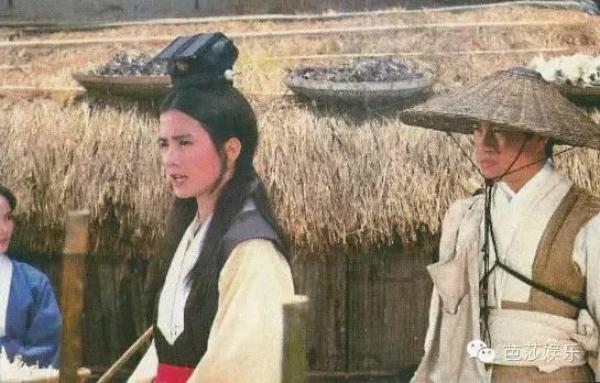  她18歲就紅遍台灣，24歲放棄事業跟富豪私奔，30歲不顧子宮出血救下被綁丈夫...原來她就是...