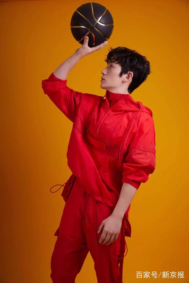 這屆春晚「紅裝」戲最多，又是一年一度大型「種草現場」