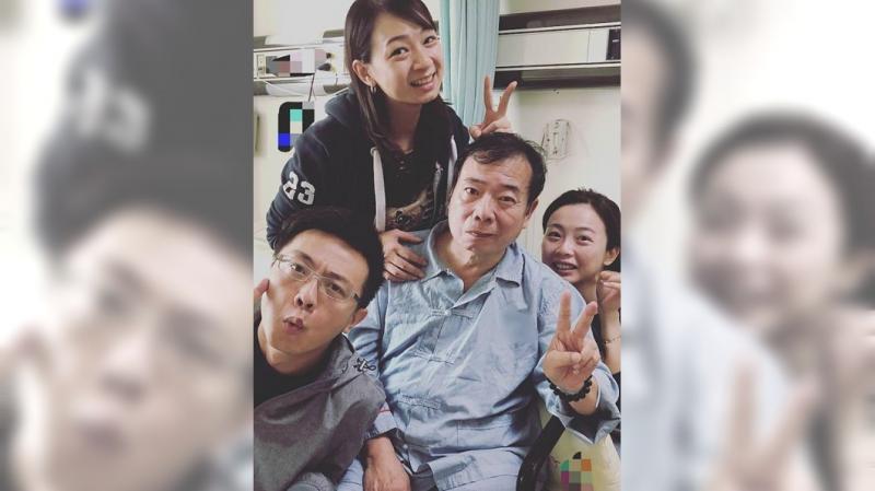 住院一個月！廖峻兒子哽咽喊：「爸爸過年無法回家」　蠟燭兩頭燒「曝最新病況」：真的笑不出來！