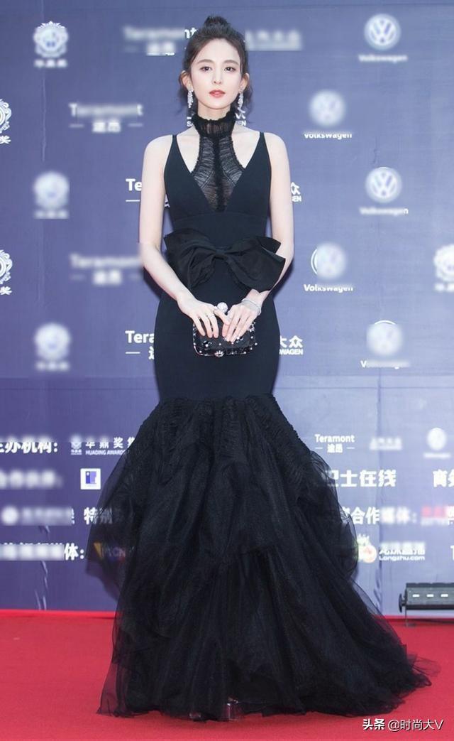 楊冪的魚尾裙，唐嫣的魚尾裙，熱巴的魚尾裙，都輸給她的魚尾裙