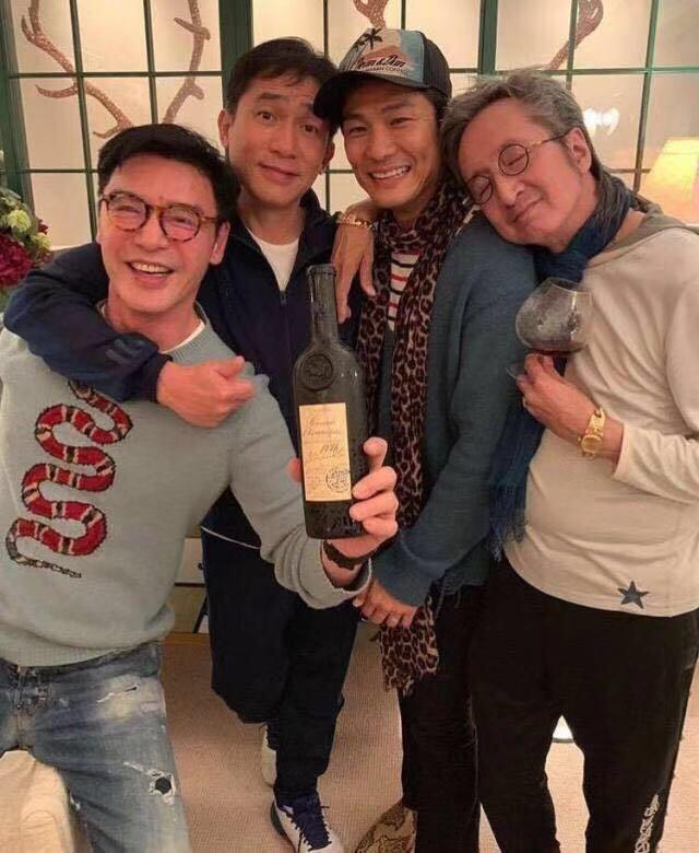 劉嘉玲曬與謝霆鋒媽媽合影，網友：68歲狄波拉看著比52歲劉嘉玲還年輕！