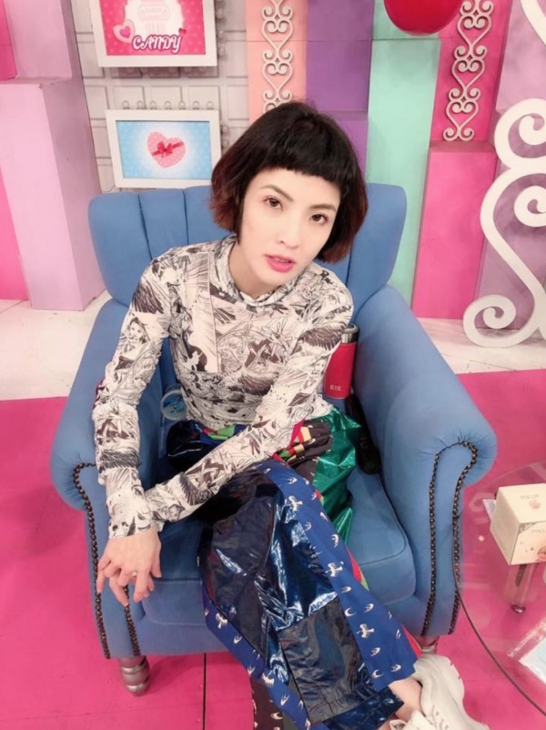 太愛吃口香糖導致下巴歪掉？徐小可「哀求醫生喬骨」想不到造成「永久傷害」這下悲劇了...