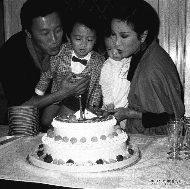 謝霆鋒昔日全家福罕見曝光，妹妹謝婷婷變化最大！