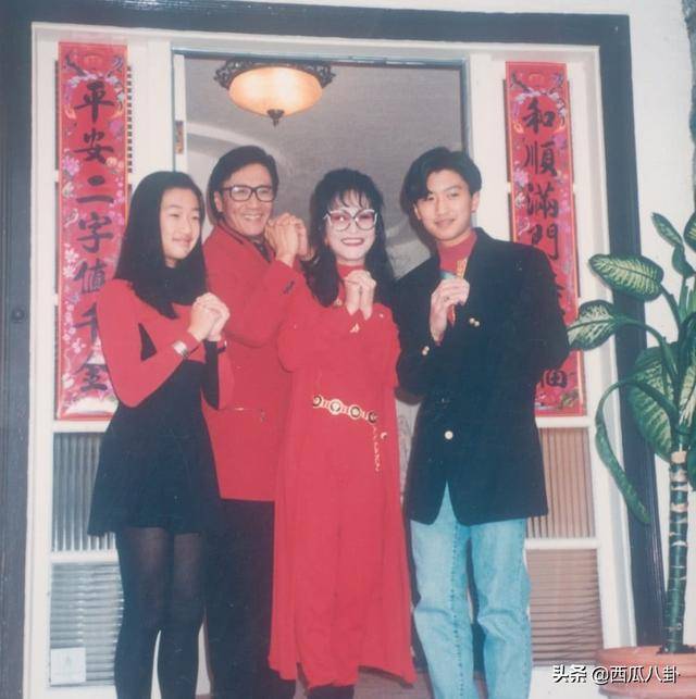 謝霆鋒昔日全家福罕見曝光，妹妹謝婷婷變化最大！