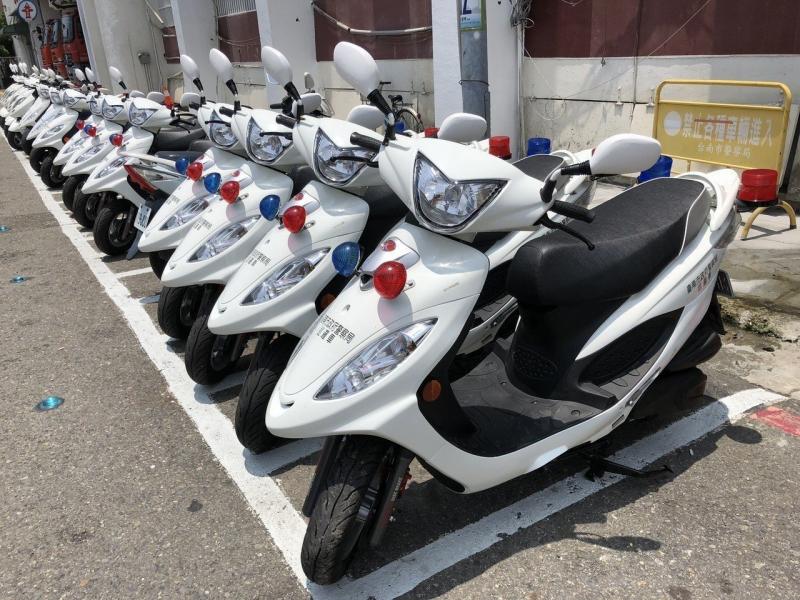 把警用機車當私家車 交通小隊長被這樣處理掉 | 法律前線 | 社會