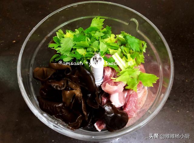 用此餡包餃子，鮮嫩多汁，補血潤燥，怎麼吃都不膩，多吃不胖！