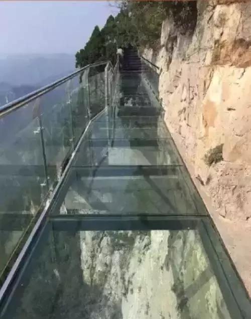 恐怖的橋，剛看第一眼腿就軟了