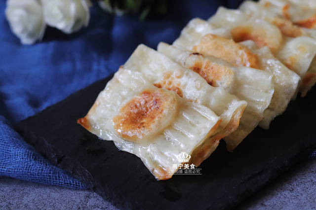 一根香蕉、一打餛飩皮，包一包，煎一煎，就可以做出一盤美味小吃