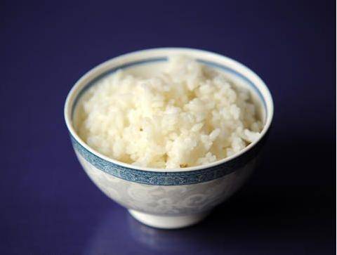 「剩米飯」不要再做蛋炒飯了，教你一個新做法，老人孩子都愛吃