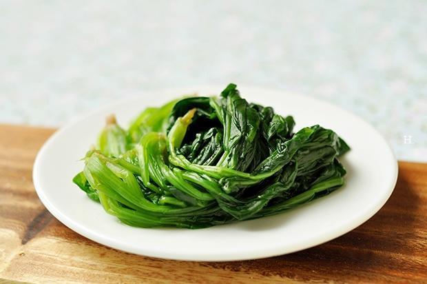 菠菜最鮮美的15種做法，補鐵補血兩不誤，每次都被一掃而空！