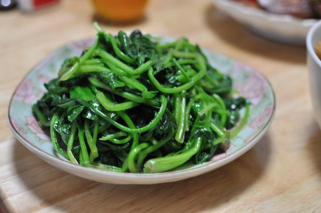 菠菜最鮮美的15種做法，補鐵補血兩不誤，每次都被一掃而空！