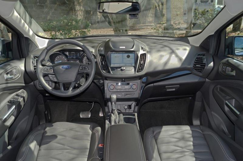覺得不輸！Ford KUGA 環景動勁版vs. 19年式Mitsubishi Outlander | 深度報導