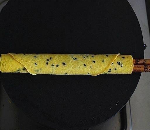 簡單的【蛋卷】平底鍋製作方法，蛋糖香味濃郁，讓我們在家也能最出酥脆可口的蛋卷
