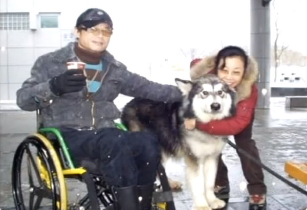 雪橇犬被安樂之前「叼盆子給小狗狗喂飯」　狗生最後30分鐘「奇蹟及時趕到」