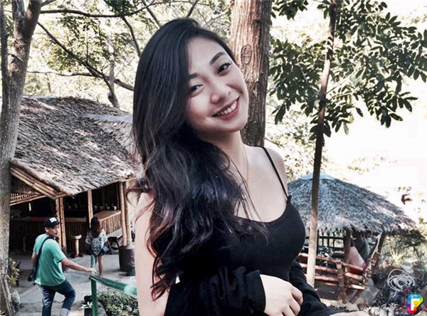 21歲火辣女老師笑容陽光讓人融化，但是看到「30cm床伴」男生都背後發涼！