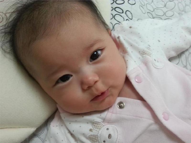 姓「位」的爸爸給女兒取名字，怎麼取都難聽，孩子爺爺一開口絕了！大家都讚好