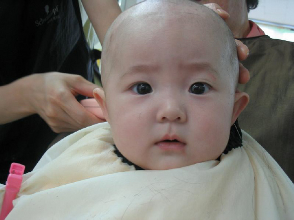 姓「位」的爸爸給女兒取名字，怎麼取都難聽，孩子爺爺一開口絕了！大家都讚好